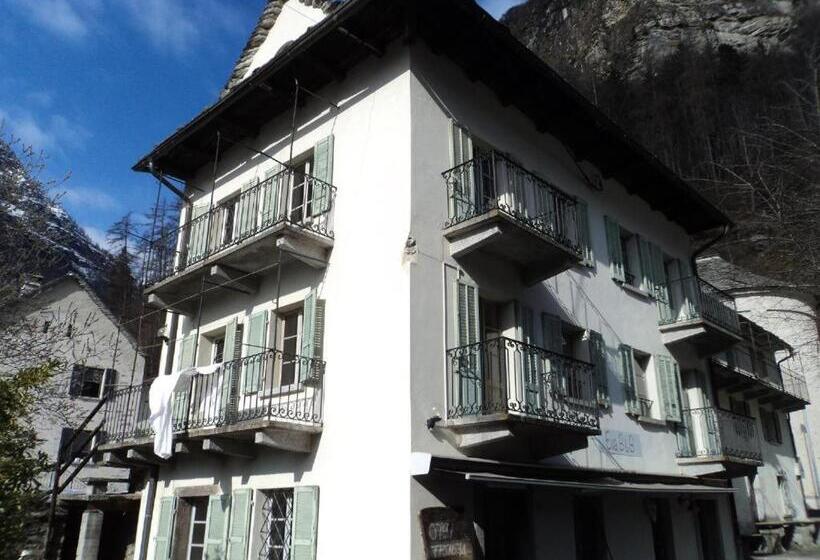 פנסיון Camera In Casa Eva