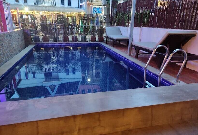 בית מלון כפרי Angkor Indian