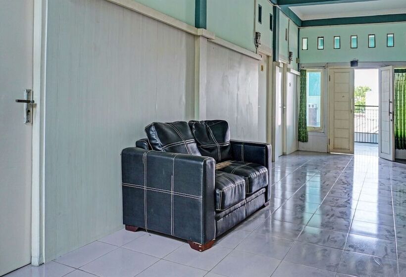 Отель Oyo 91731 Home Stay Elis Cateliya