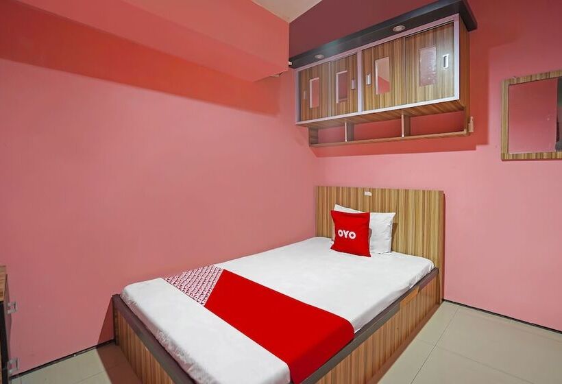 בית מלון כפרי Oyo 91743 Choirul Residence