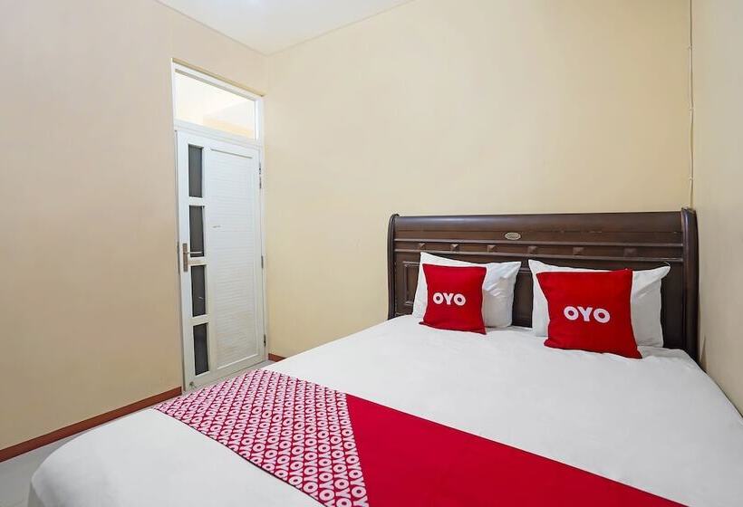 בית מלון כפרי Oyo 91743 Choirul Residence