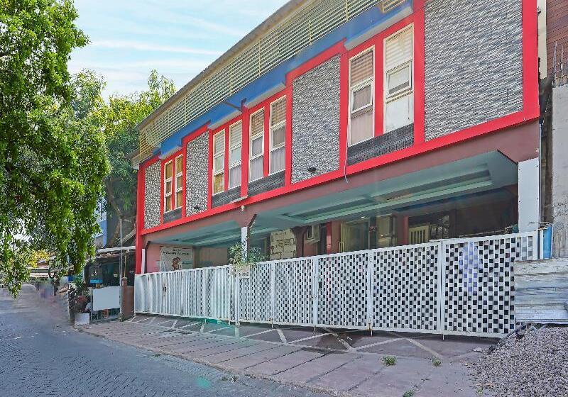 בית מלון כפרי Oyo 91743 Choirul Residence