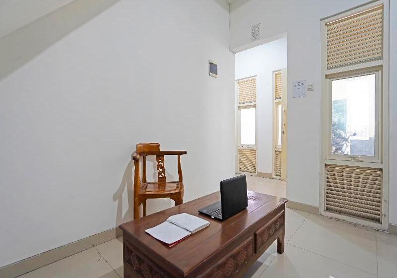 בית מלון כפרי Oyo 91743 Choirul Residence