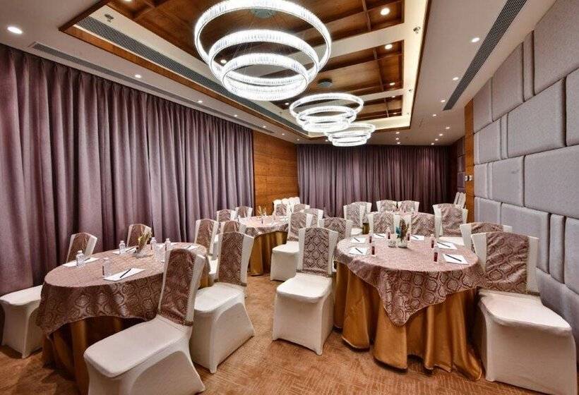 فندق Regenta Fairlark Vadodara