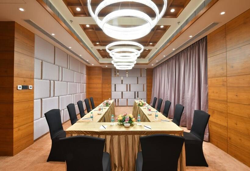 فندق Regenta Fairlark Vadodara