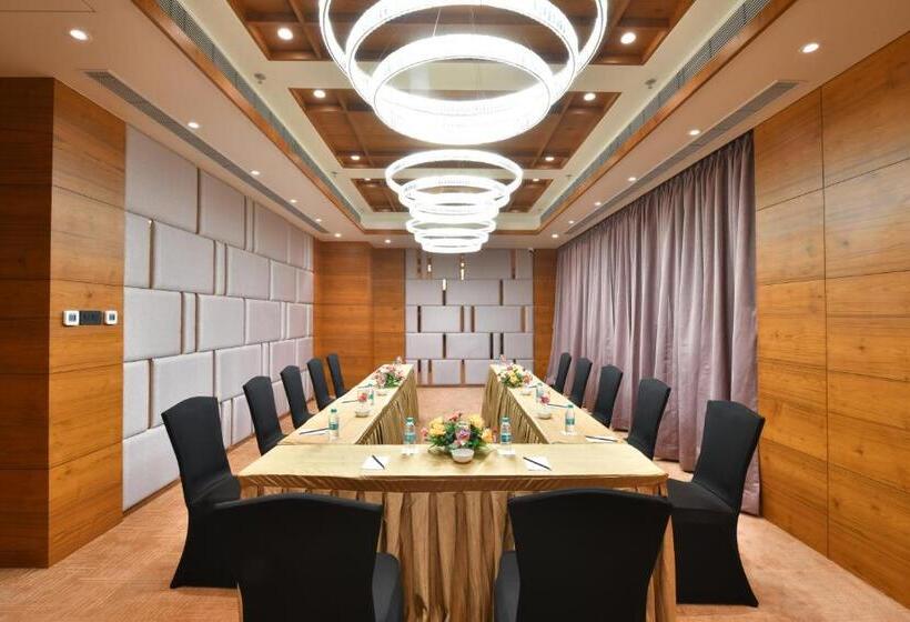 فندق Regenta Fairlark Vadodara