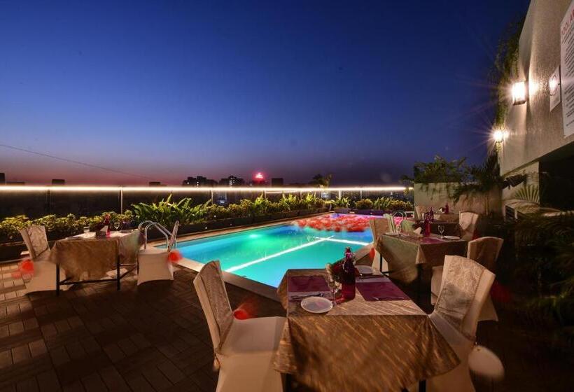 فندق Regenta Fairlark Vadodara