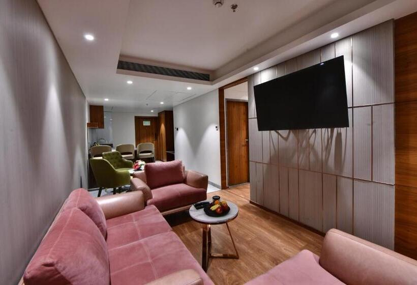 فندق Regenta Fairlark Vadodara