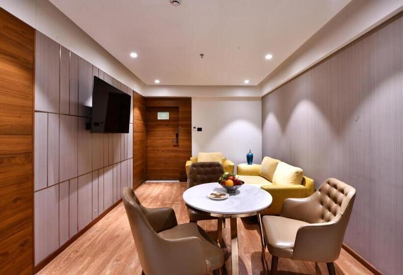 فندق Regenta Fairlark Vadodara