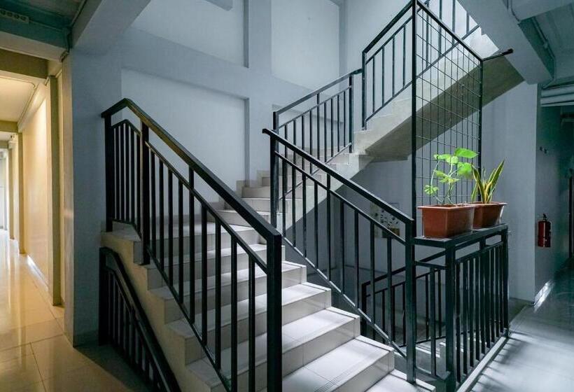 Urbanview Hotel Syariah De Umbrella Ciputat