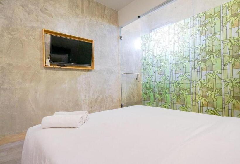 Urbanview Hotel Syariah De Umbrella Ciputat