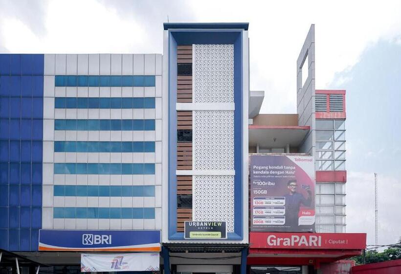 Urbanview Hotel Syariah De Umbrella Ciputat