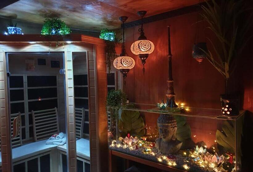 پانسیون Enchanted Escape