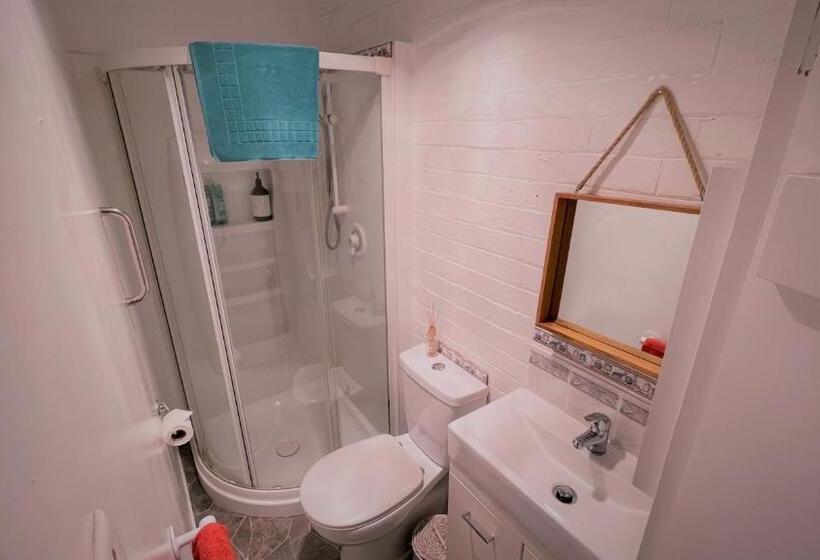 پانسیون Enchanted Escape