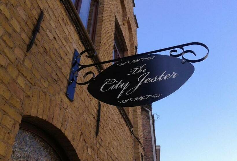 بنسيون The City Jester