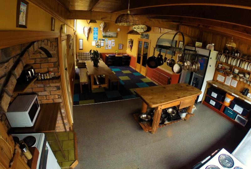 Bazil S Backpackers Bbh Hostel & Surf School