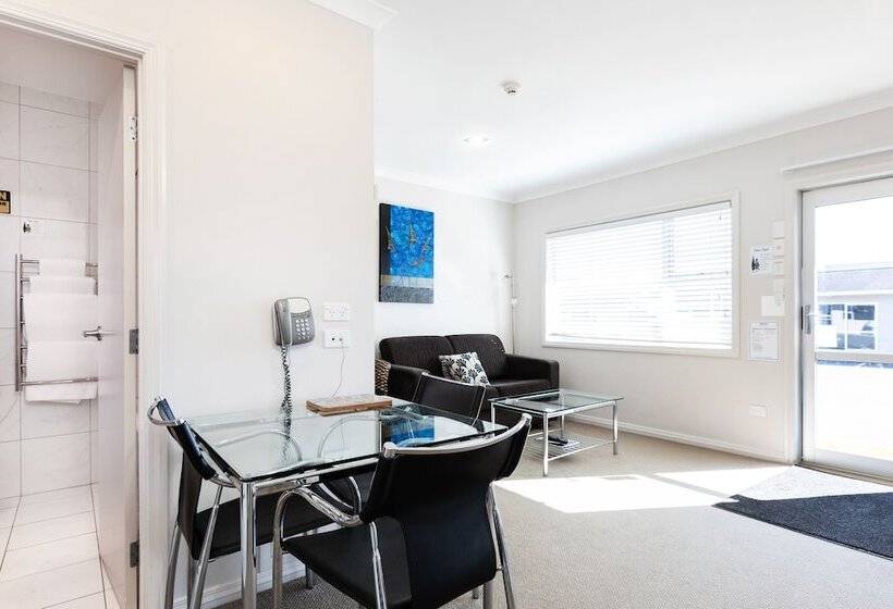 Beach Street Motel Apartments