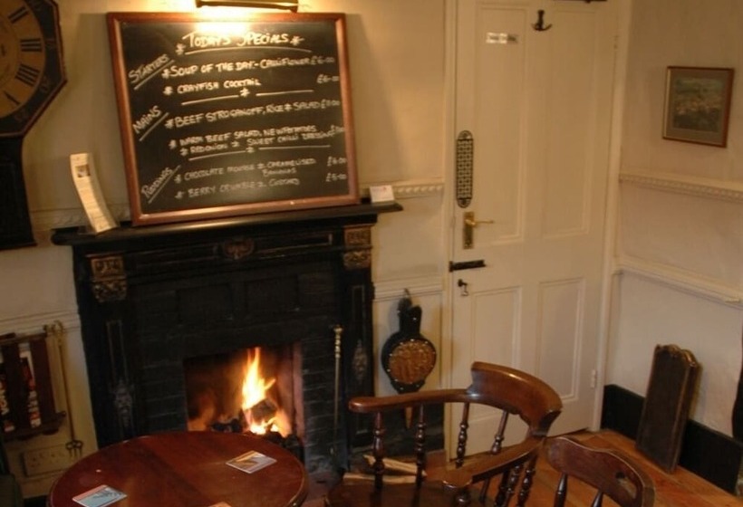 مبيت وإفطار The Red Lion Hinxton