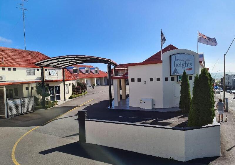 Brougham Heights Motel