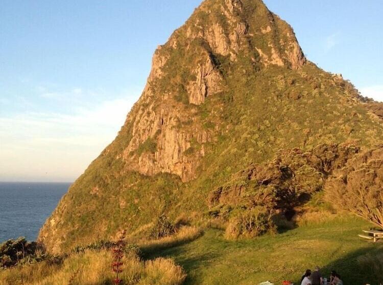 Brougham Heights Motel