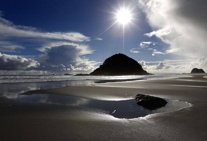 Brougham Heights Motel