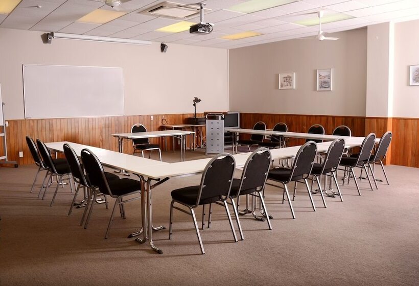 Brougham Heights Motel