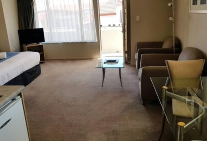 Brougham Heights Motel