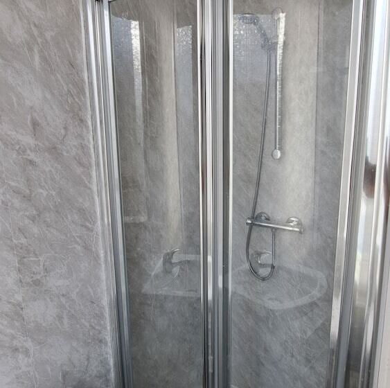 Fern Villa Hotel   Albert Road