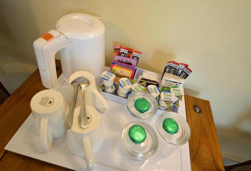 Отель All Seasons Guest House