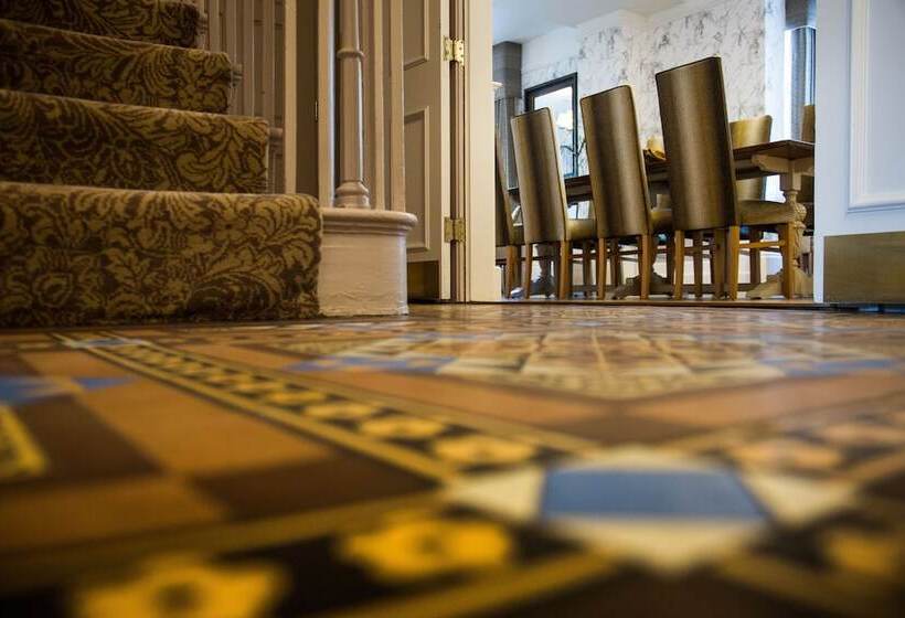 ホテル Arden House