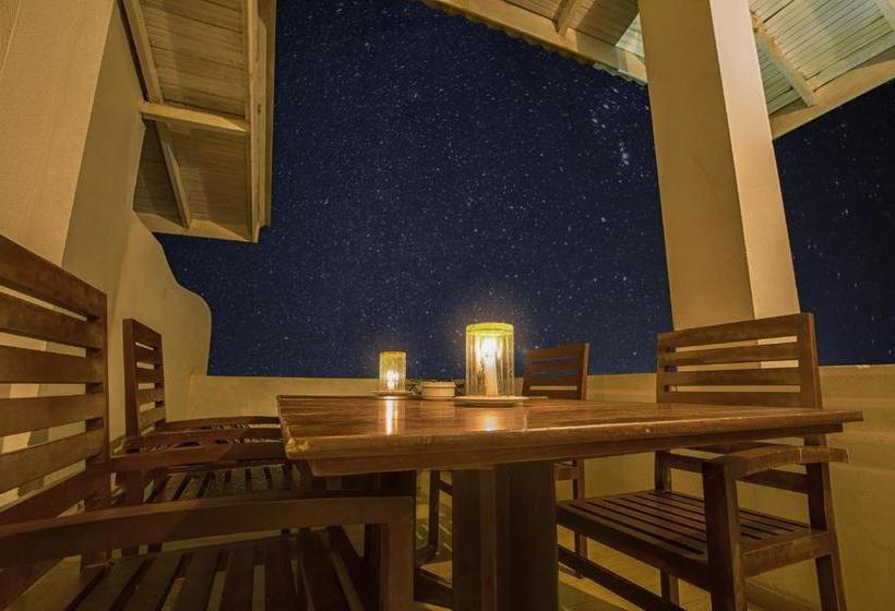 בית מלון כפרי Avenra Beach Hikkaduwa