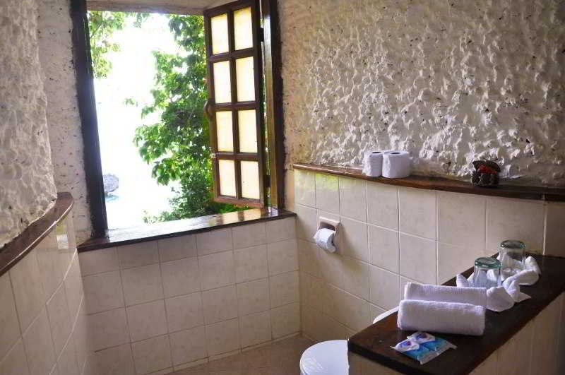 בית מלון כפרי Balinghai Beach Resort