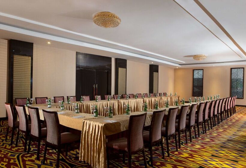 هتل Best Western Plus Makassar Beach