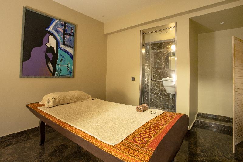 هتل Bushi Resort & Spa