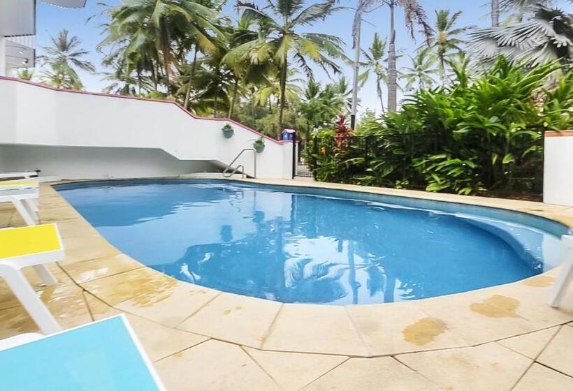 ホテル By The Sea Port Douglas