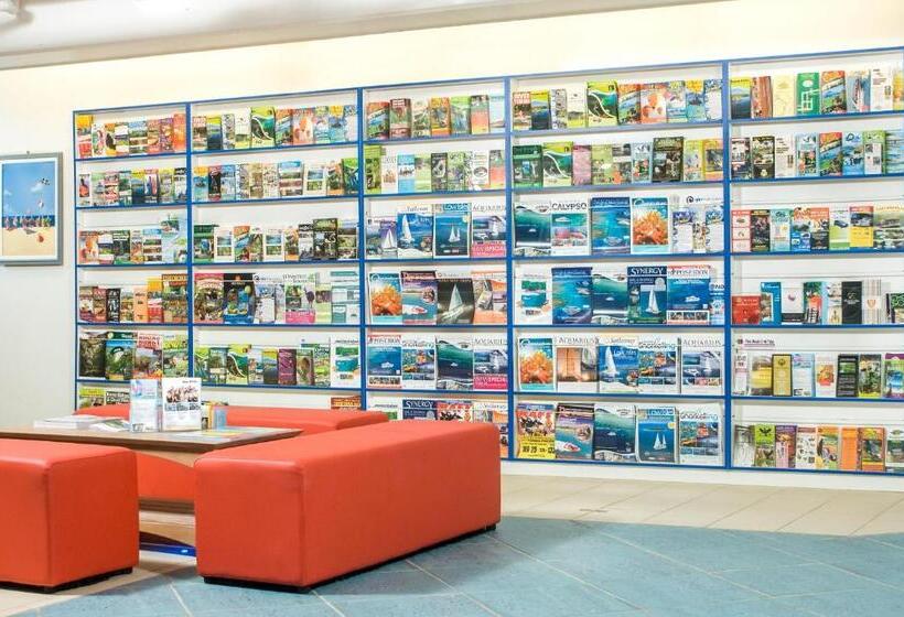 ホテル By The Sea Port Douglas