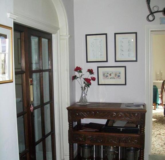호텔 Chapel House