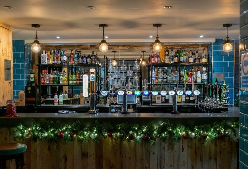 Отель The Crown At Worthington