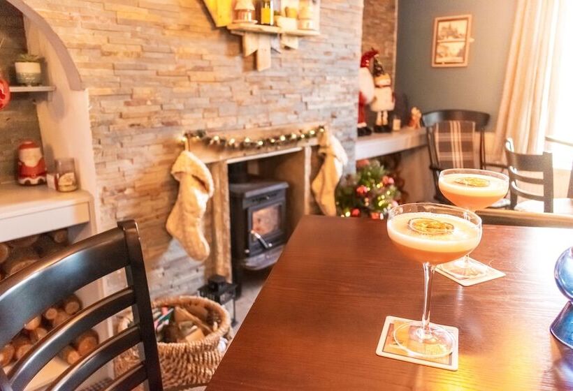 Отель The Crown At Worthington