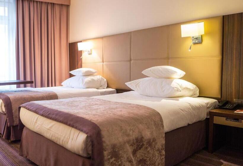 בית מלון כפרי Desilva Premium Opole