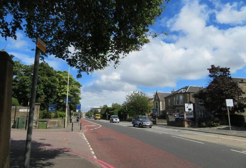 בית מלון כפרי Duthus Lodge Guest House