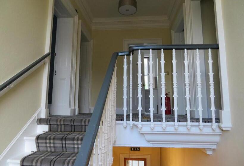 בית מלון כפרי Duthus Lodge Guest House