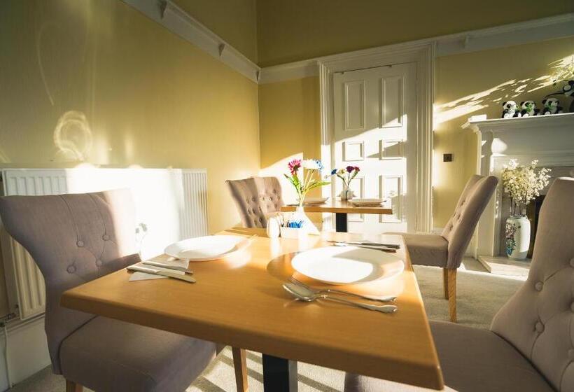 בית מלון כפרי Duthus Lodge Guest House