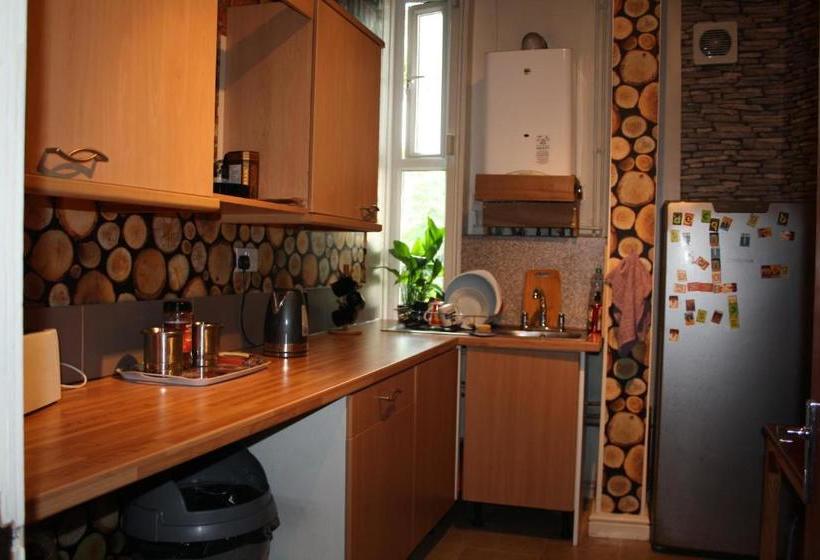 هتل East Midlands Guesthouse