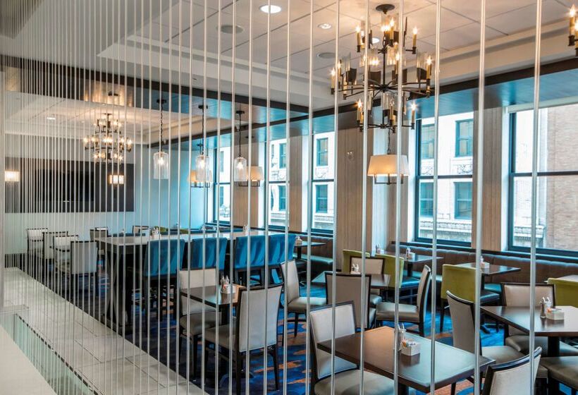 هتل Embassy Suites Louisville Downtown