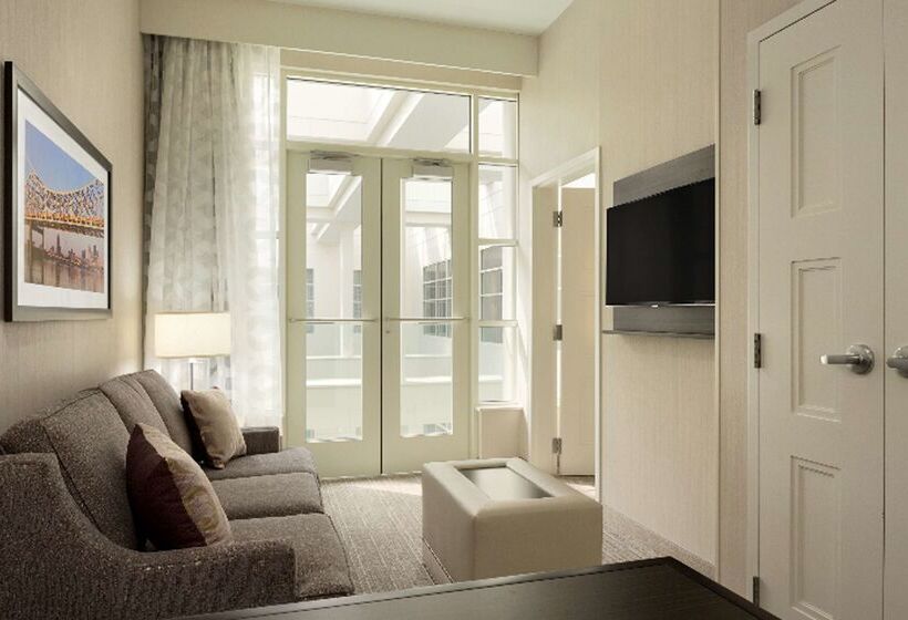 هتل Embassy Suites Louisville Downtown