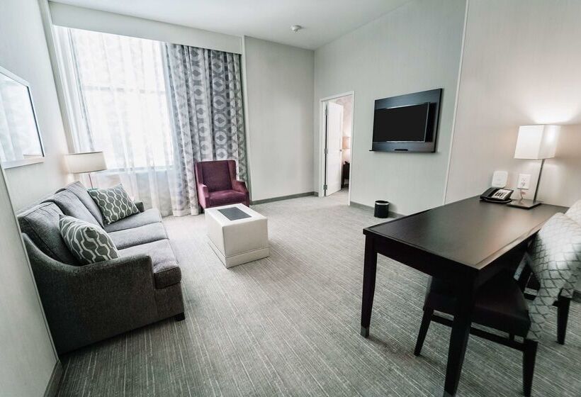 هتل Embassy Suites Louisville Downtown