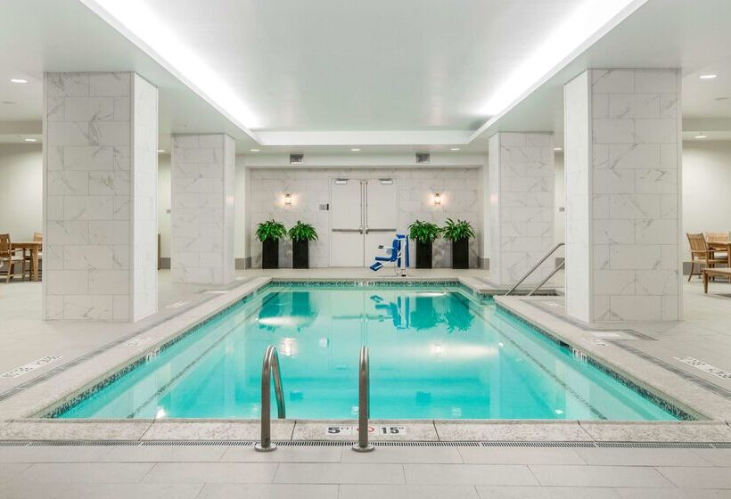 هتل Embassy Suites Louisville Downtown