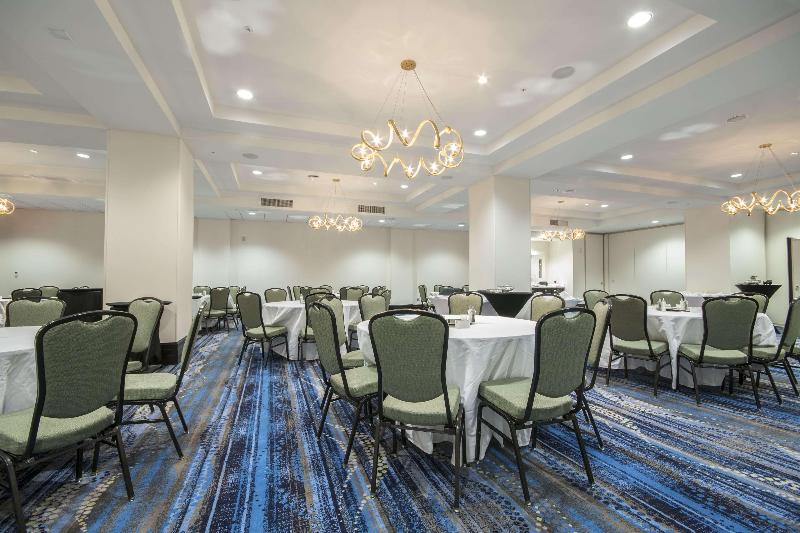 هتل Embassy Suites Louisville Downtown