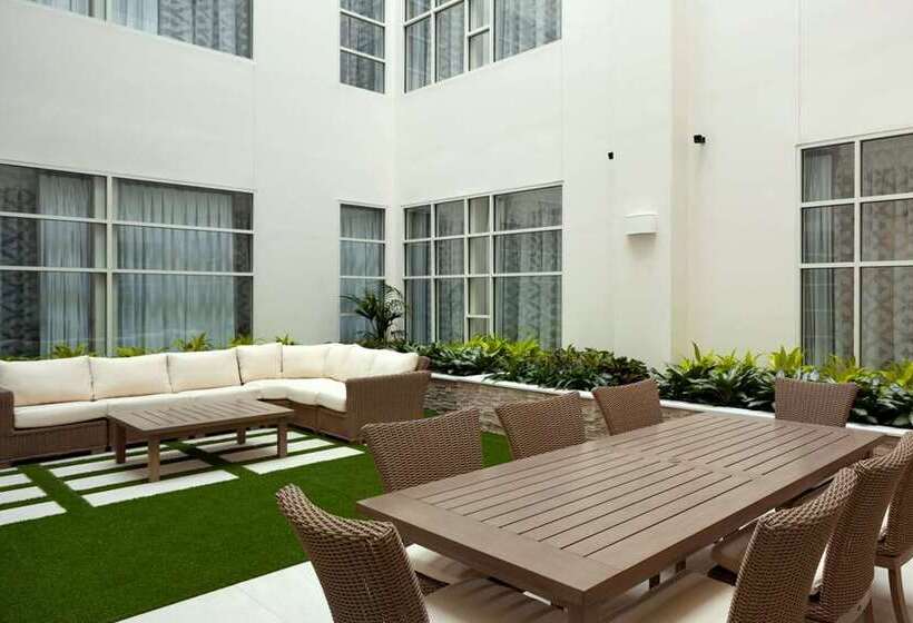 هتل Embassy Suites Louisville Downtown